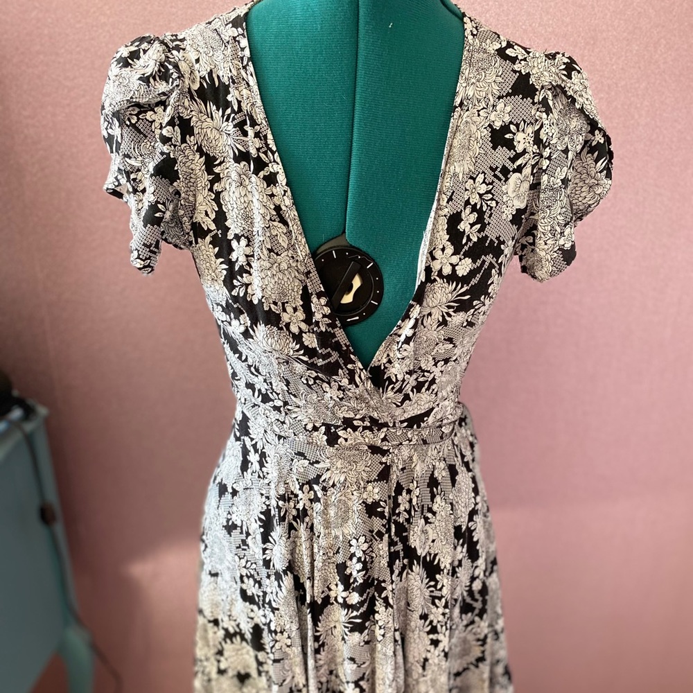 Motel Rocks Black and white floral wrap dress
